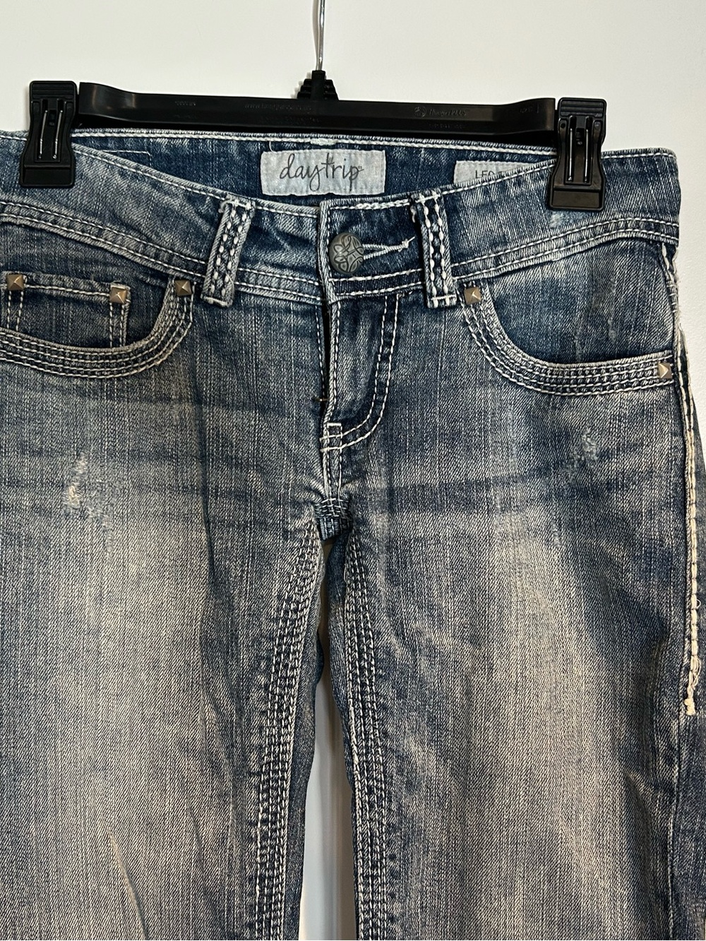 Daytrip Women's Light Wash Straight Leg Jeans